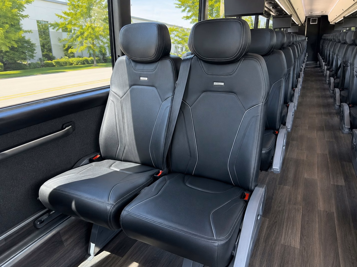 shuttle your wedding guests between temecula wine country and murrieta venues